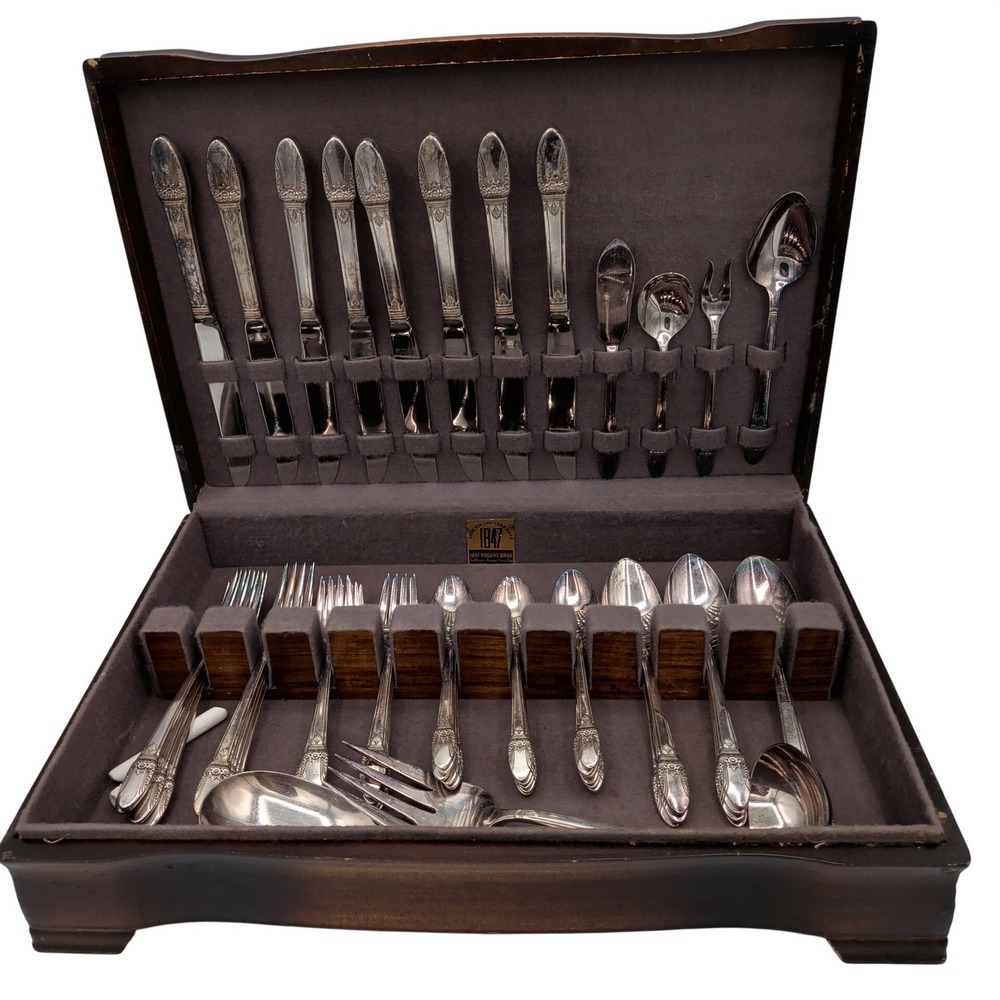 1847 Rogers Bros First Love Silverplate Service for 8 Flatware Set 56pc Chest IS